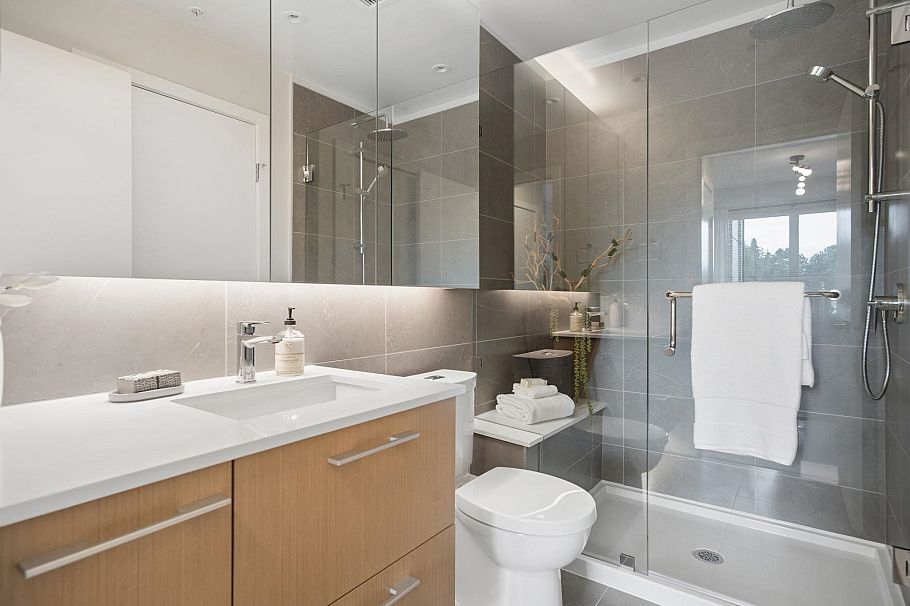 515 110 E 17th Street North Vancouver, BC - 9