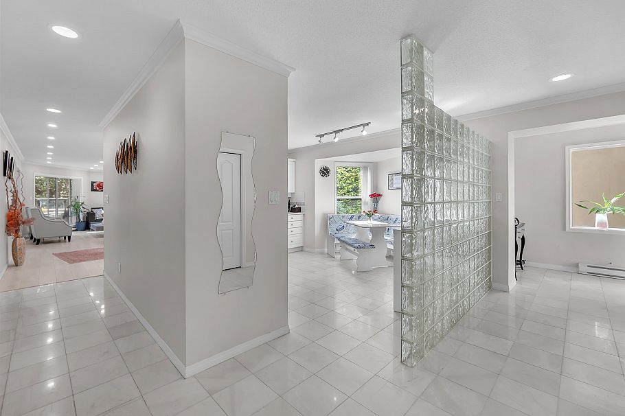 207 1500 Ostler Court North Vancouver, BC - 23