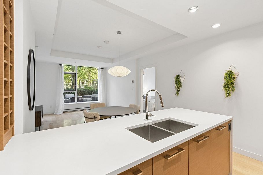 105 5868 Agronomy Road Vancouver, BC - 11
