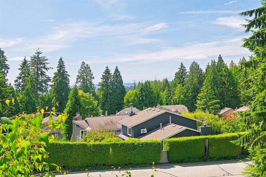 5723 Owl Court North Vancouver, BC - 9