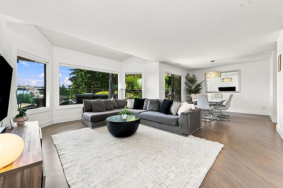 5723 Owl Court North Vancouver, BC - 2