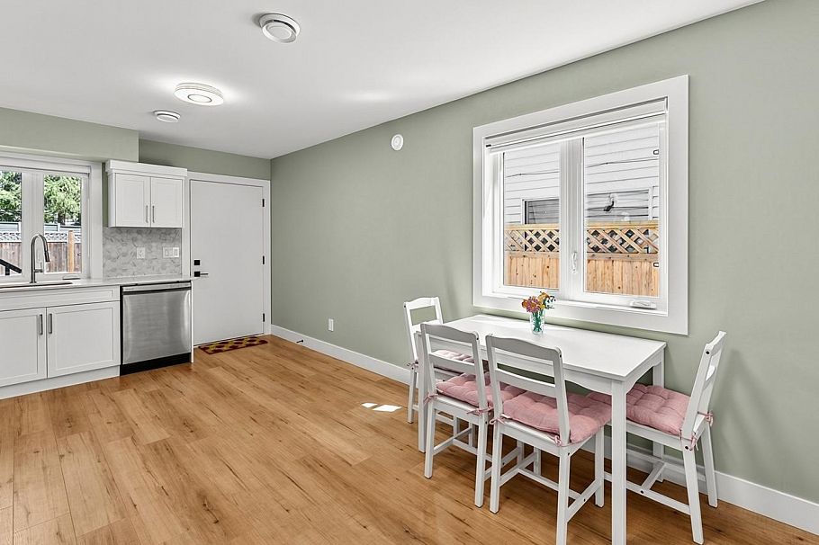 1324 W 15th Street North Vancouver, BC - 19
