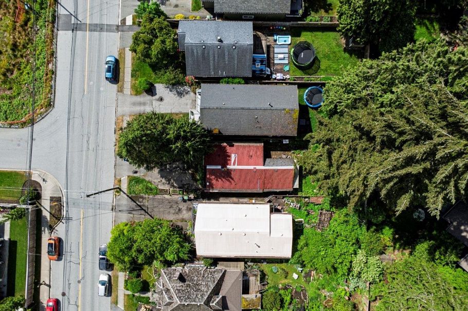 3297 Fromme Road North Vancouver, BC - 2