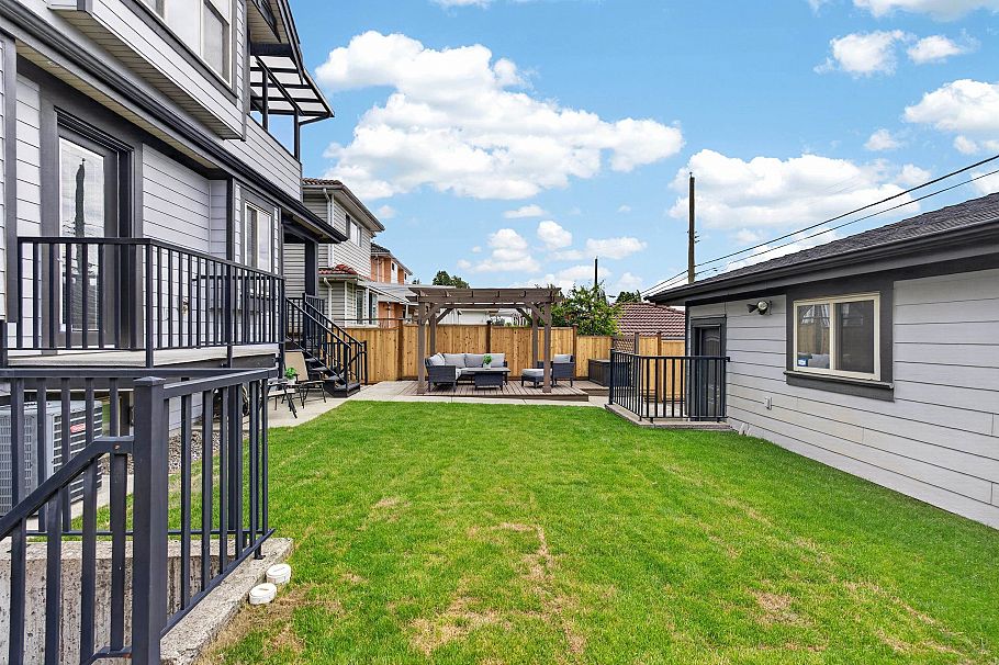 1010 E 55th Avenue Vancouver, BC - 37