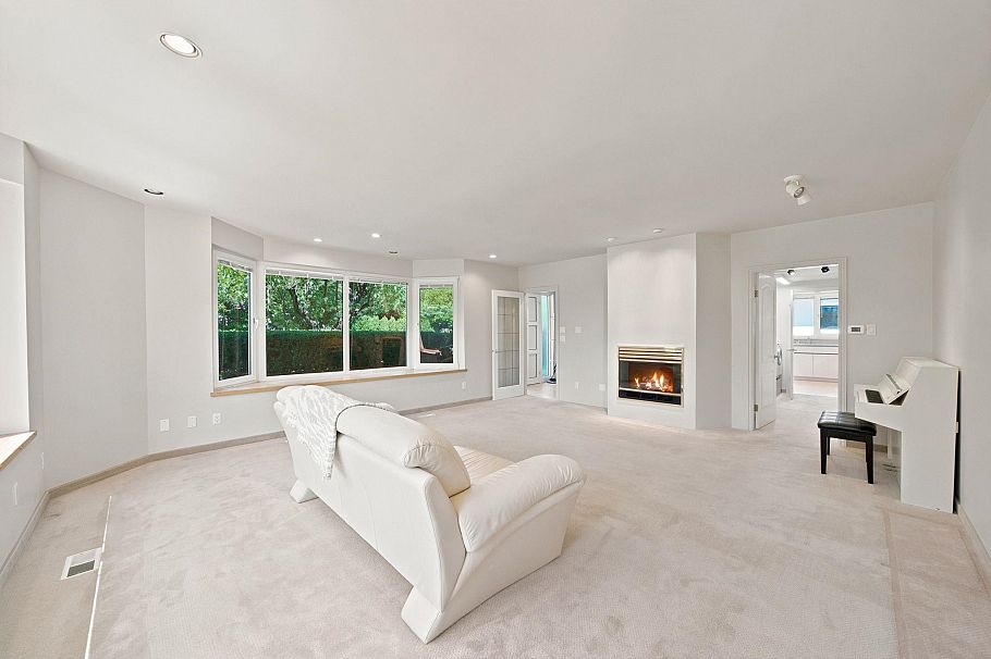 305 E 17th Street North Vancouver, BC - 8