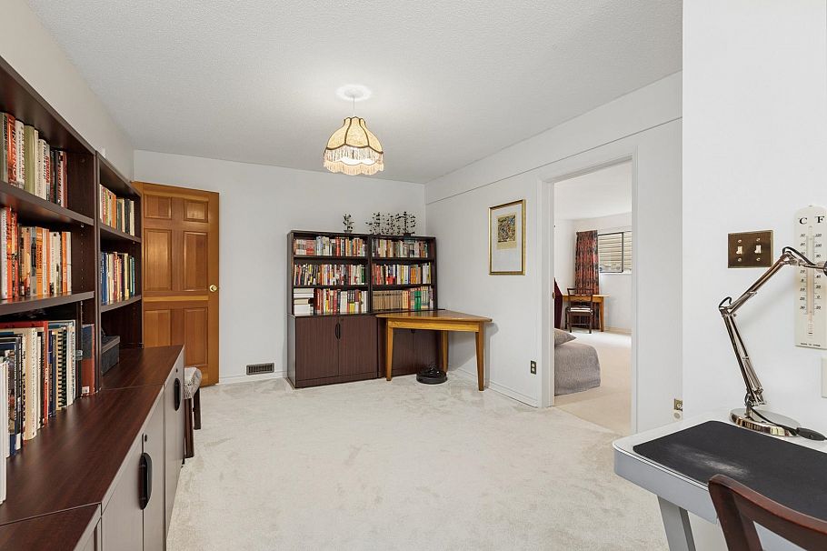 5609 White Pine Lane North Vancouver, BC - 34