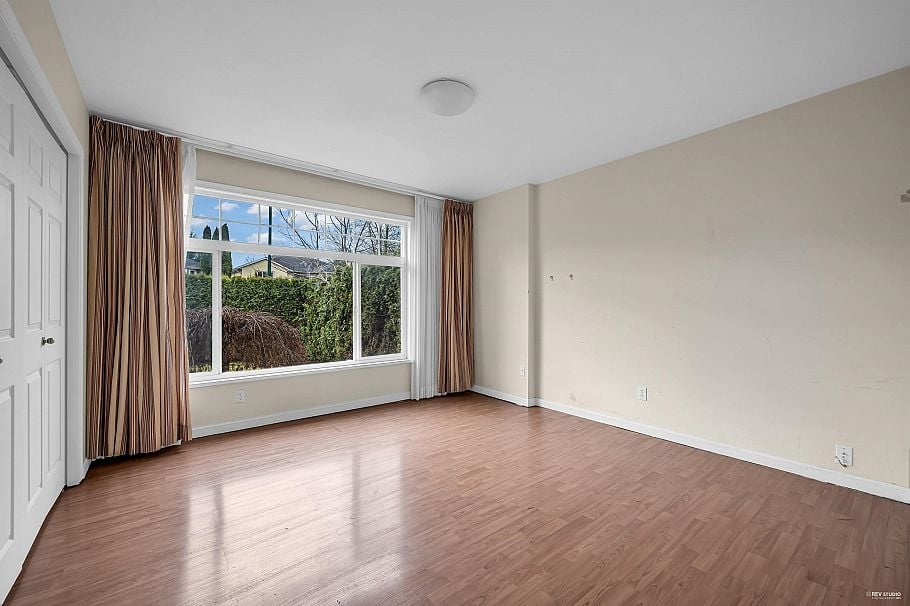 1945 W 44th Avenue Vancouver, BC - 11