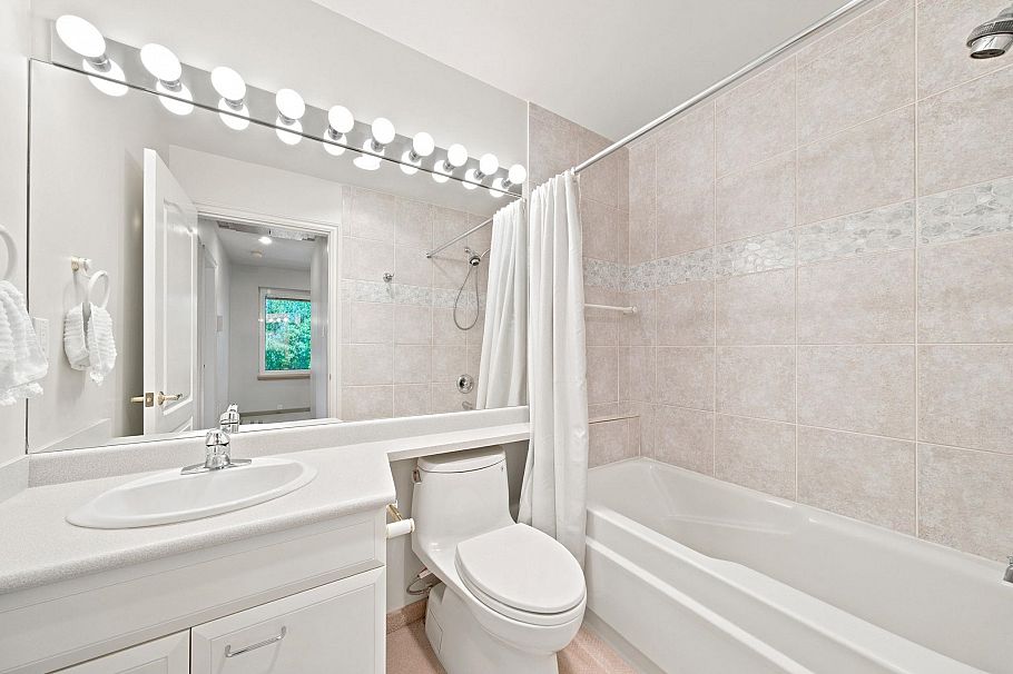 305 E 17th Street North Vancouver, BC - 27