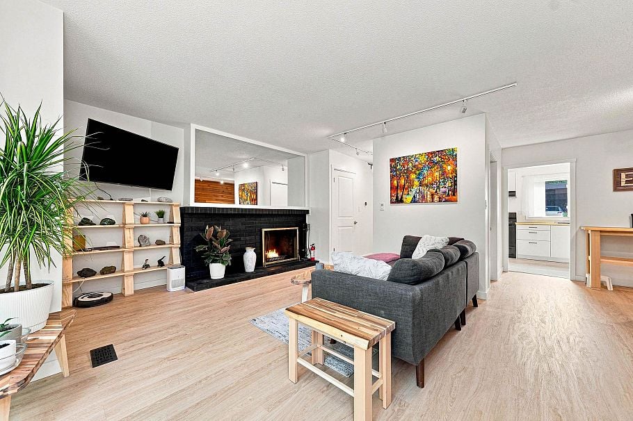 877 Old Lillooet Road North Vancouver, BC - 6