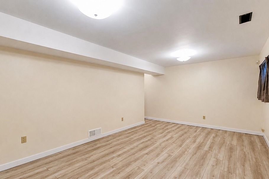 2748 E 6th Avenue Vancouver, BC - 35