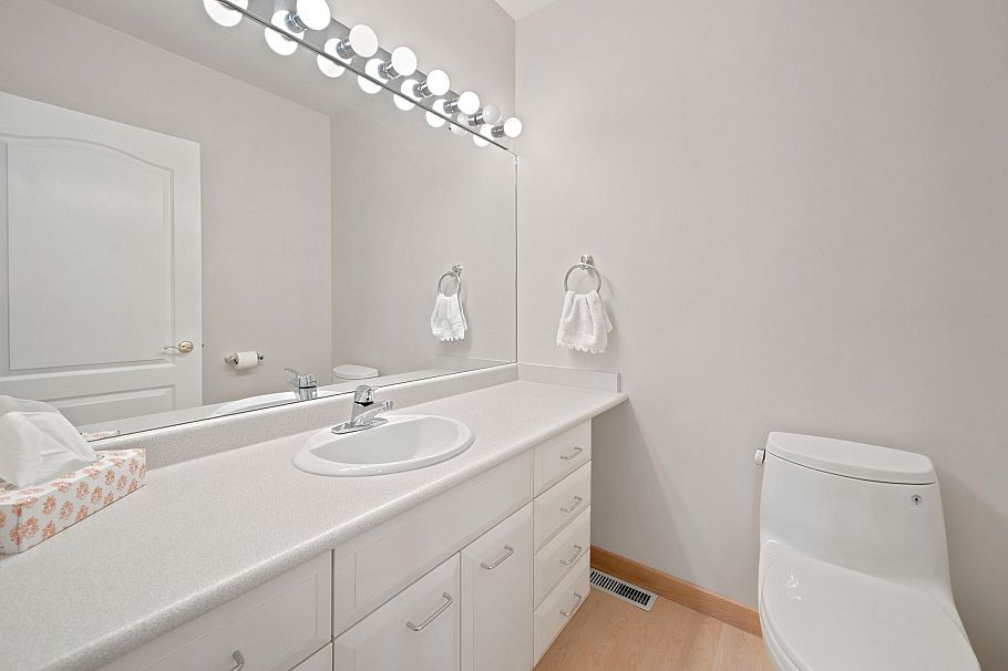 305 E 17th Street North Vancouver, BC - 29