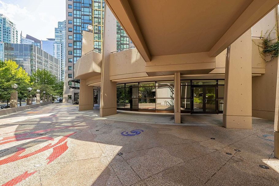 411 1367 Alberni Street Vancouver, BC - 32