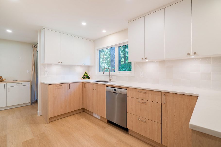1139 Heritage Boulevard North Vancouver, BC - 13