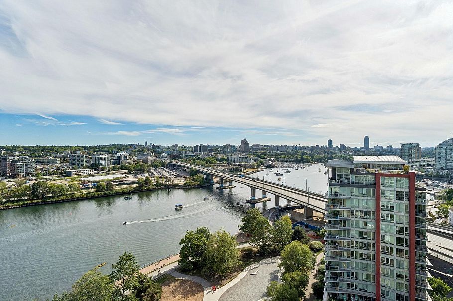 2106 918 Cooperage Way Vancouver, BC - 32