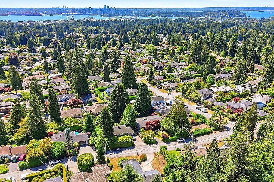 3922 Sunnycrest Drive North Vancouver, BC - 12