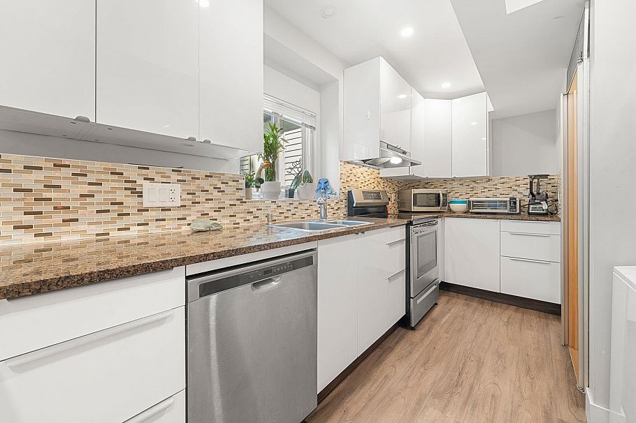 628 E 5th Street North Vancouver, BC - 33