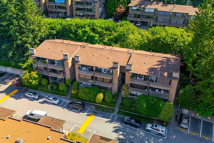 1059 Old Lillooet Road North Vancouver, BC - 35