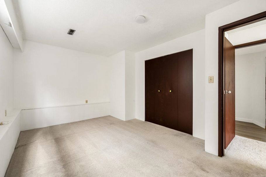 2539 E 34th Avenue Vancouver, BC - 3