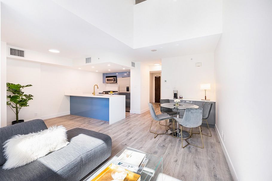 TH8 168 E Esplanade Avenue North Vancouver, BC - 9