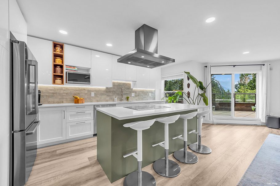 604 1500 Ostler Court North Vancouver, BC - 14