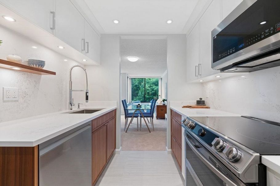305 4101 Yew Street Vancouver, BC - 2