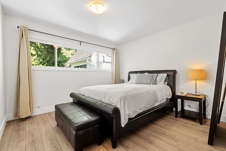 1216 Pinewood Crescent North Vancouver, BC - 23