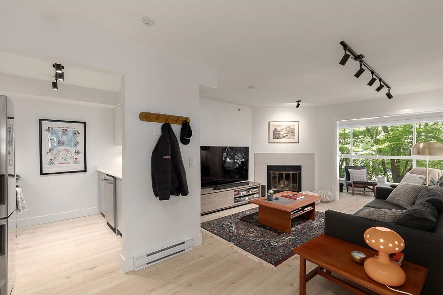 203 2272 Dundas Street Vancouver, BC - 2