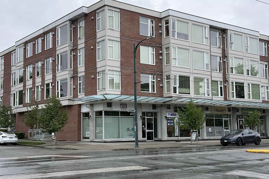 206 1838 Renfrew Street Vancouver, BC - 1
