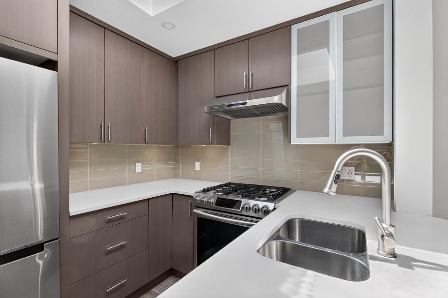 401 688 E 16th Avenue Vancouver, BC - 8
