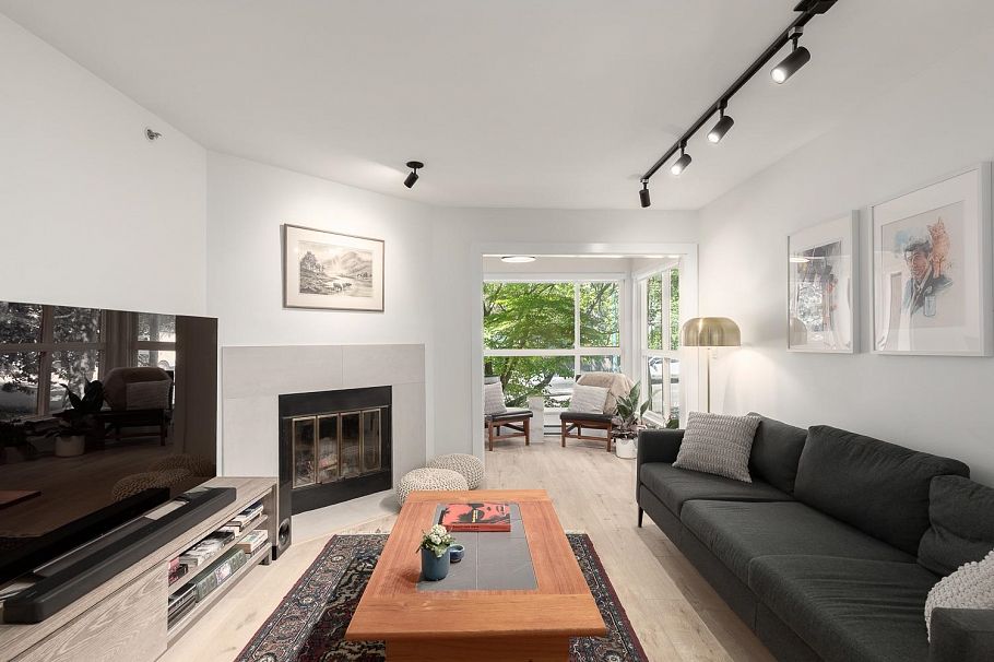203 2272 Dundas Street Vancouver, BC - 1