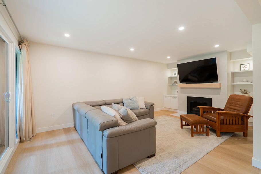 1139 Heritage Boulevard North Vancouver, BC - 3
