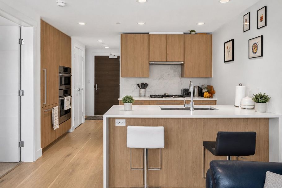 902 1210 E 27th Street North Vancouver, BC - 4