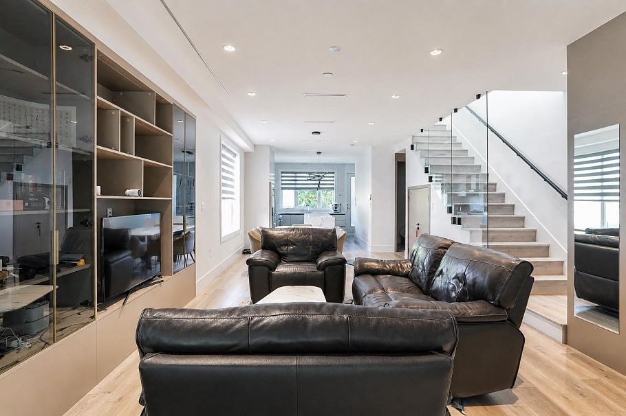 3586 W 42nd Avenue Vancouver, BC - 2