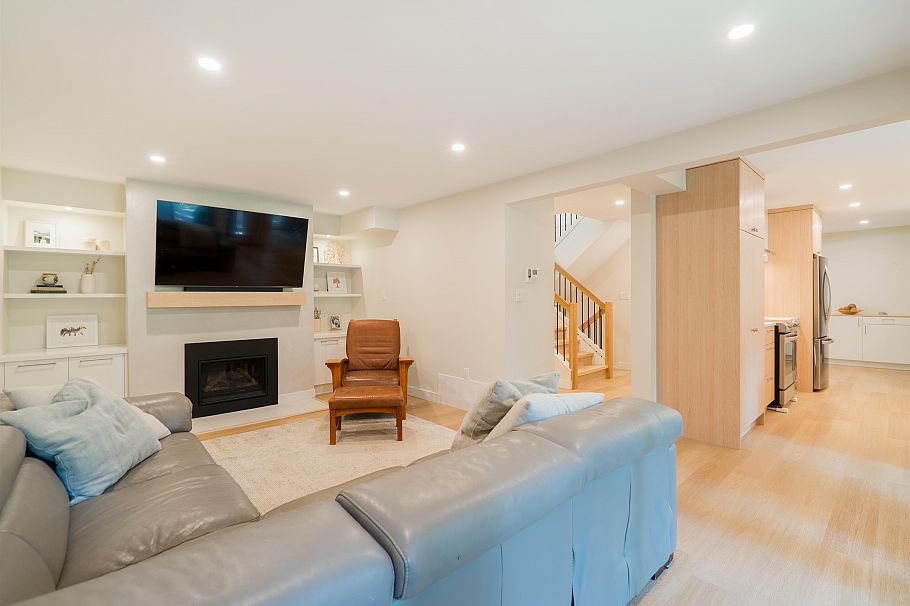 1139 Heritage Boulevard North Vancouver, BC - 5