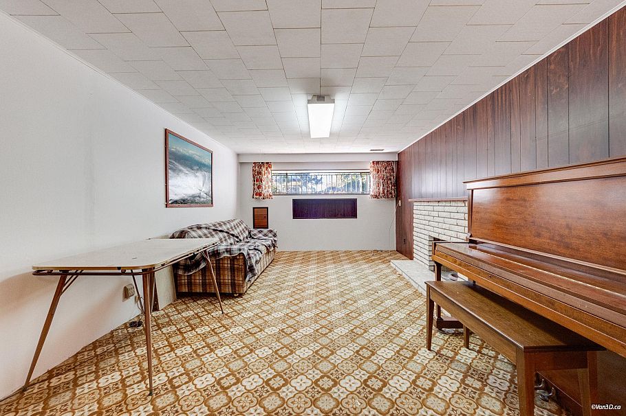 25 E 47th Avenue Vancouver, BC - 26