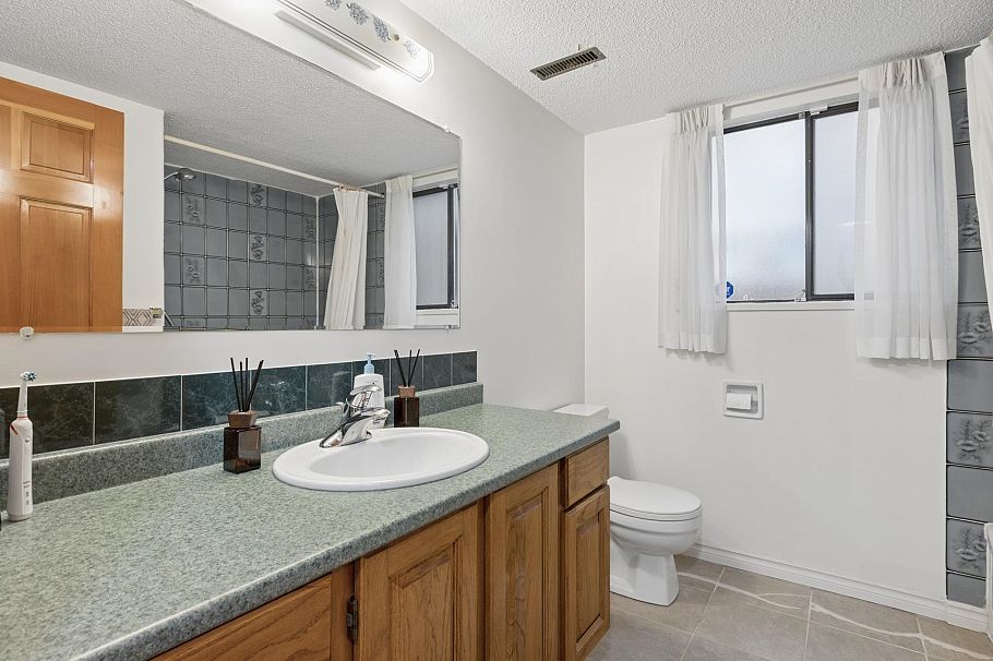 5609 White Pine Lane North Vancouver, BC - 36