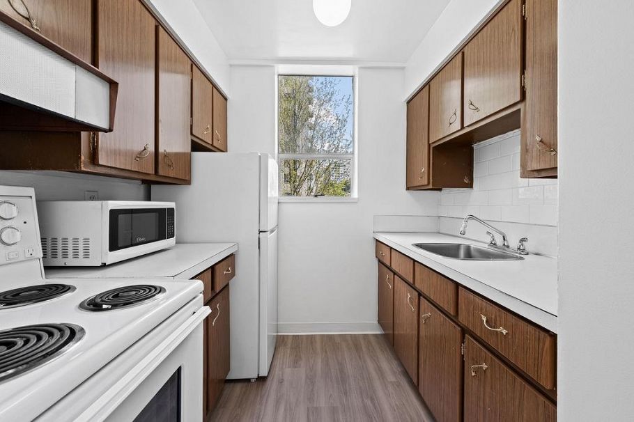 203 1250 Burnaby Street Vancouver, BC - 7