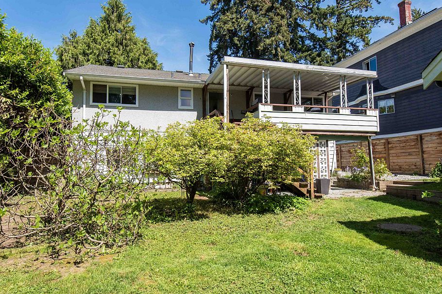 361 W 19th Street North Vancouver, BC - 21