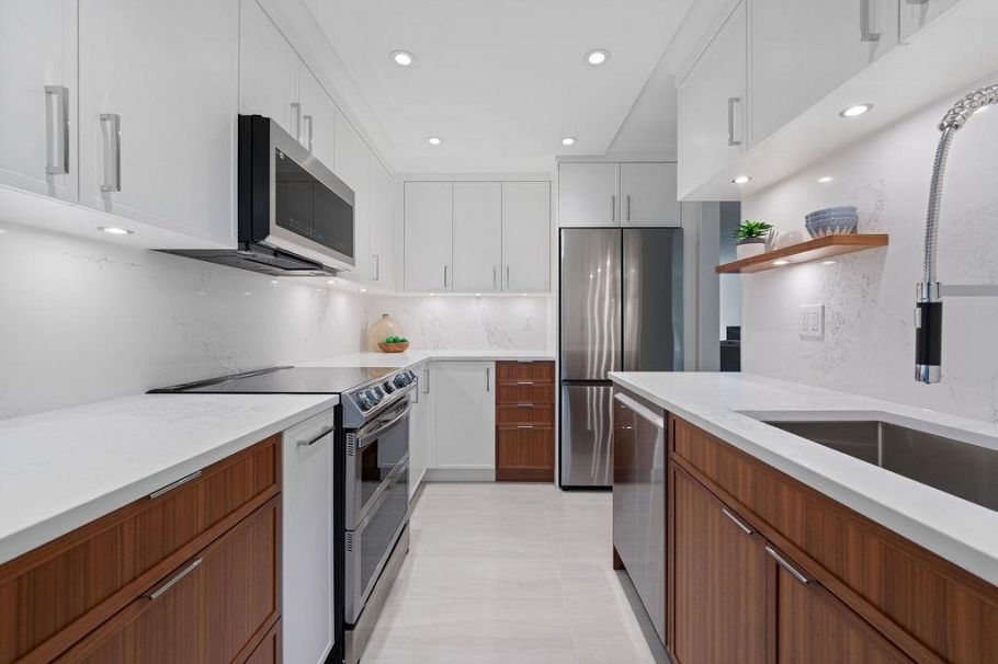 305 4101 Yew Street Vancouver, BC - 1