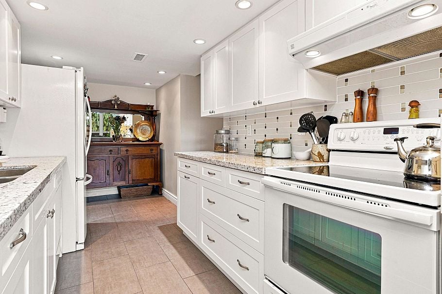 1059 Old Lillooet Road North Vancouver, BC - 16