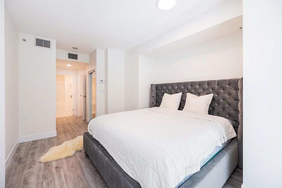 TH8 168 E Esplanade Avenue North Vancouver, BC - 17