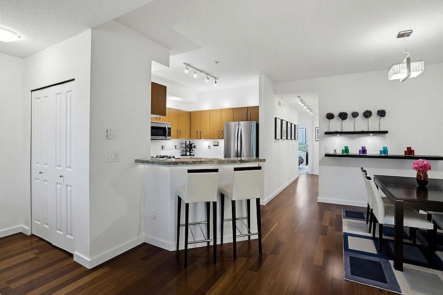 6230 Logan Lane Vancouver, BC - 6