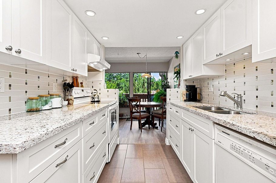 1059 Old Lillooet Road North Vancouver, BC - 1