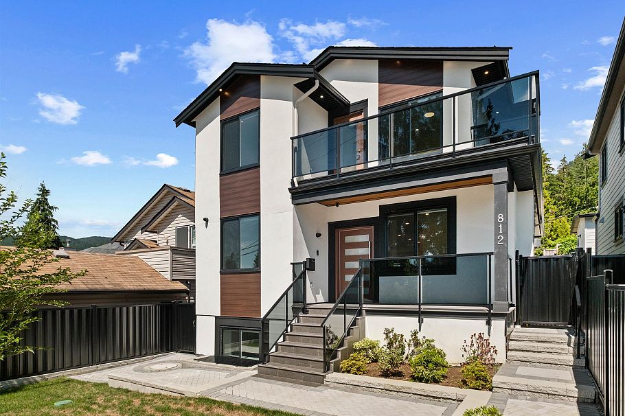 812 Montroyal Boulevard North Vancouver, BC - 1