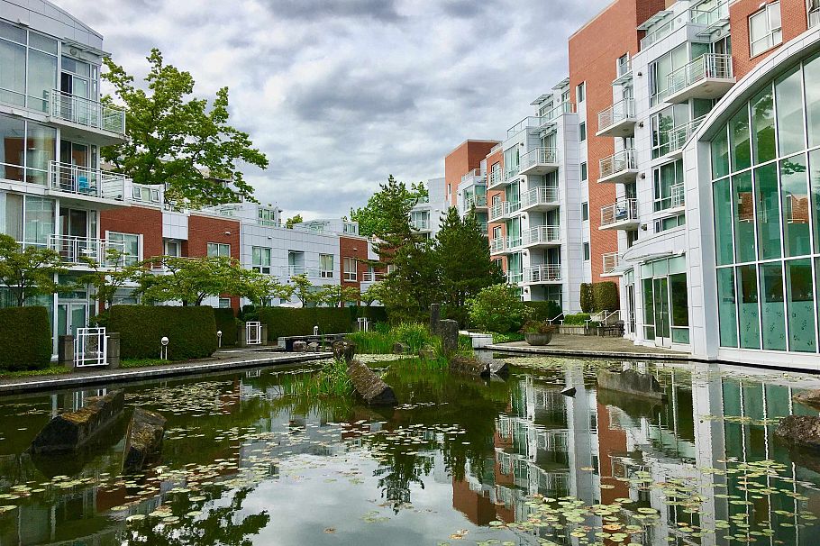 212 688 Fairchild Road Vancouver, BC - 4