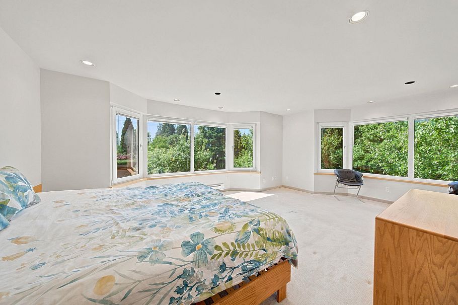 305 E 17th Street North Vancouver, BC - 22