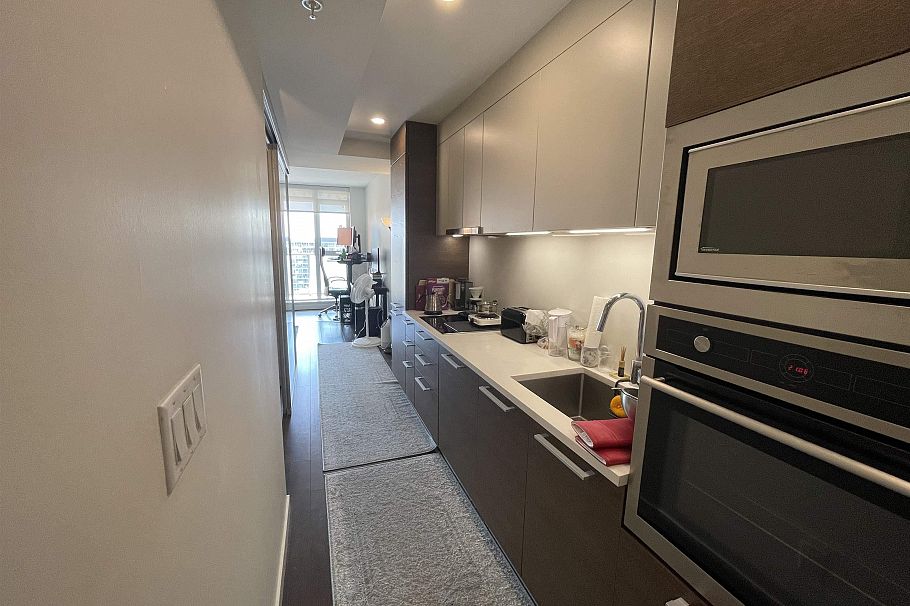 1806 285 E 10th Avenue Vancouver, BC - 4