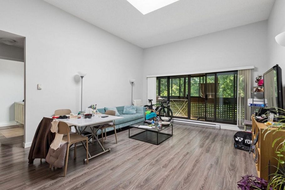 311 444 W 49th Avenue Vancouver, BC - 1