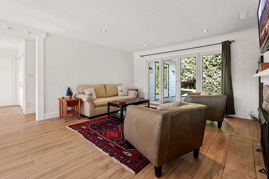 1216 Pinewood Crescent North Vancouver, BC - 13