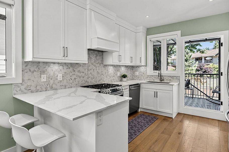 1324 W 15th Street North Vancouver, BC - 9